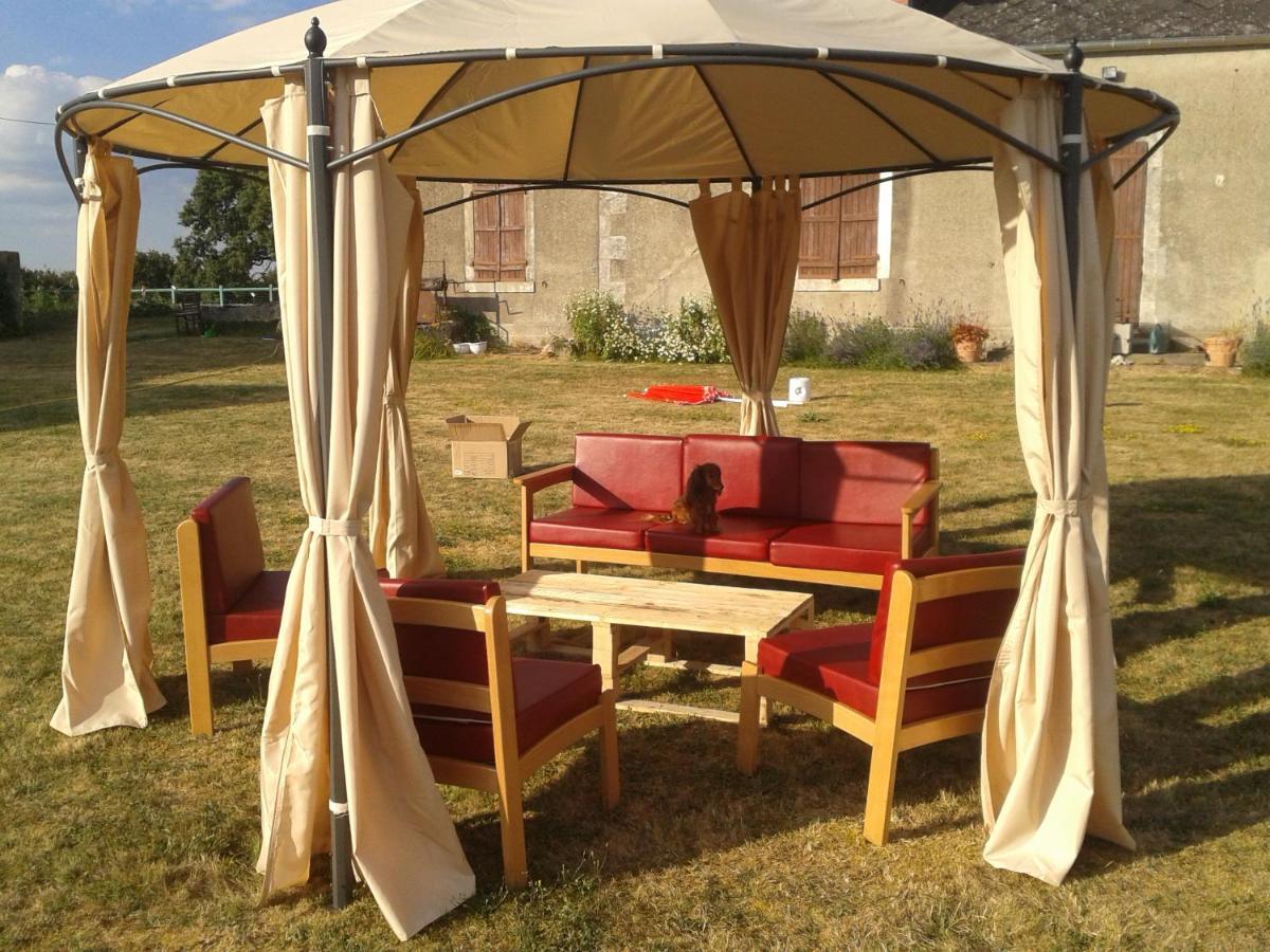 Domaine De La Rue Bed & Breakfast La Berthenoux Bagian luar foto