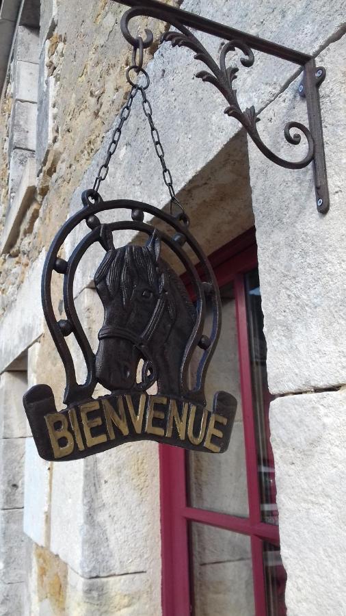 Domaine De La Rue Bed & Breakfast La Berthenoux Bagian luar foto